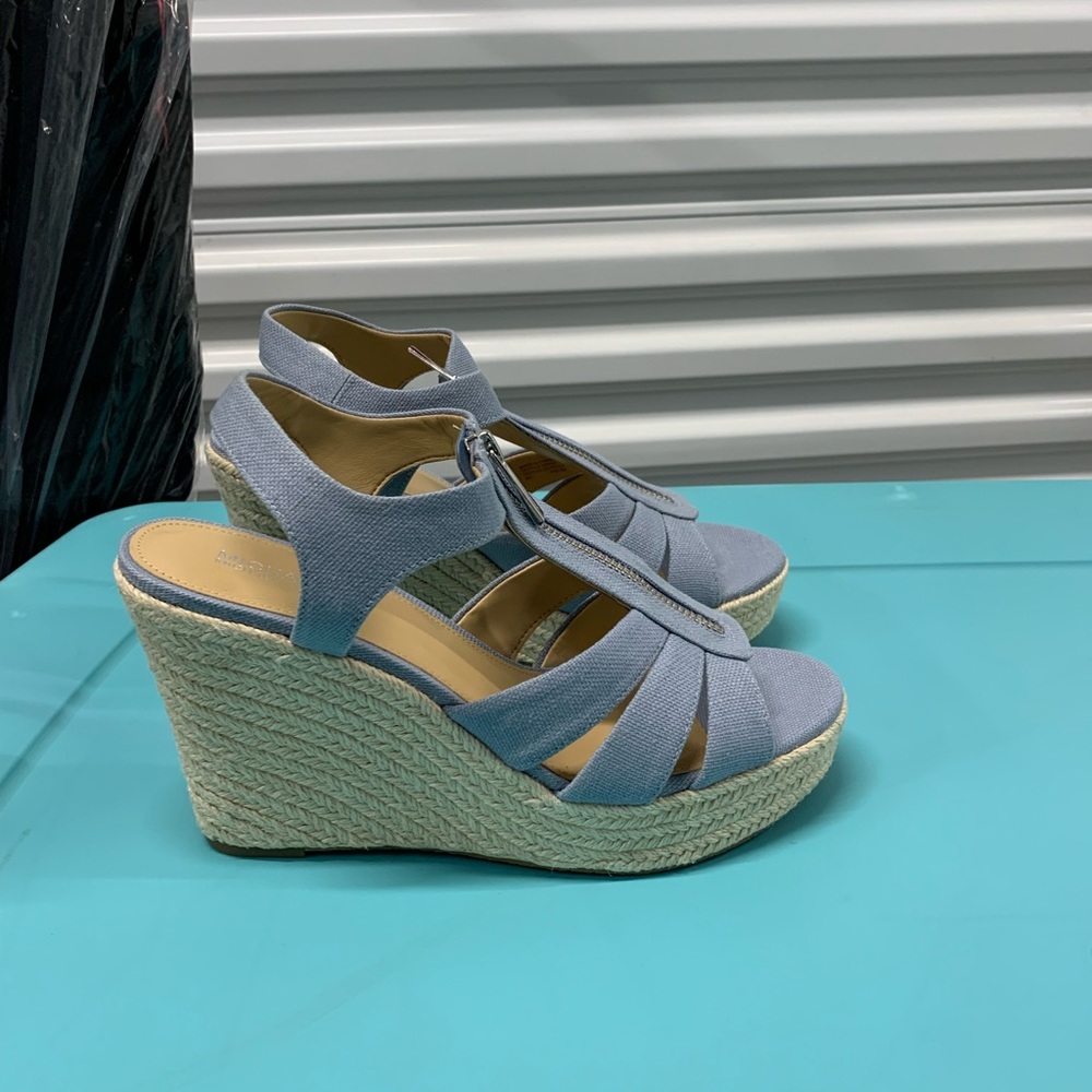 Brand new Michael kors Berkley wedge - Picture 3 of 5